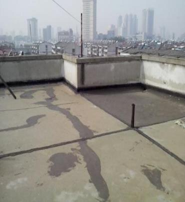 鹰潭漏水维修 楼顶漏水是什么原因，楼顶漏水维修方法是什么?